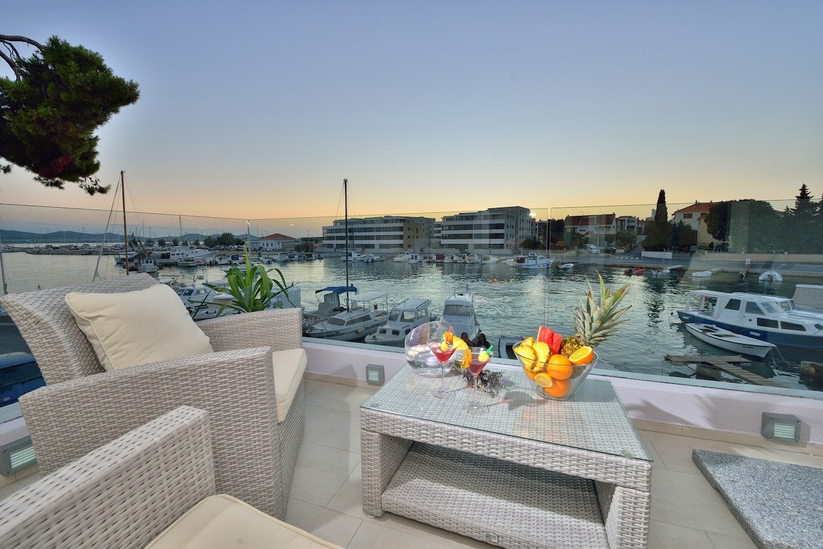 Luxury Apartment Sea
